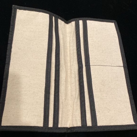 Travel document folder - Picture 3 of 3